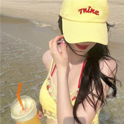 云雾笼罩的山峰